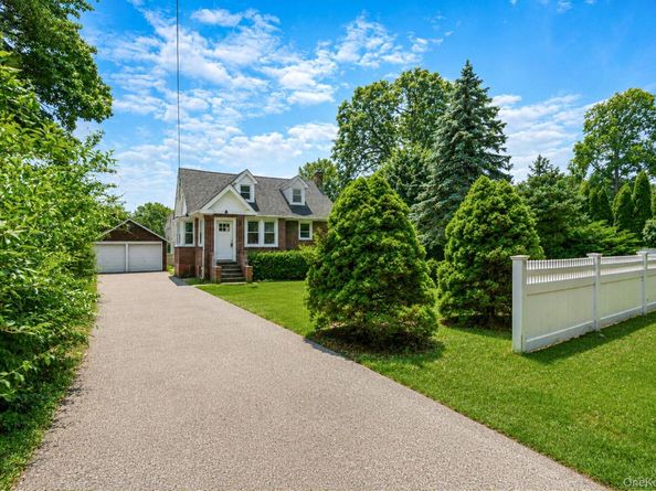 44 Elizabeth Avenue, Smithtown NY 11787