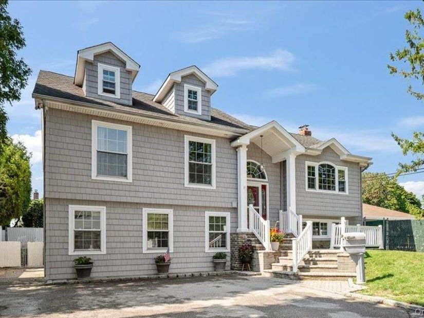 16 Taft Avenue, Bethpage NY 11714