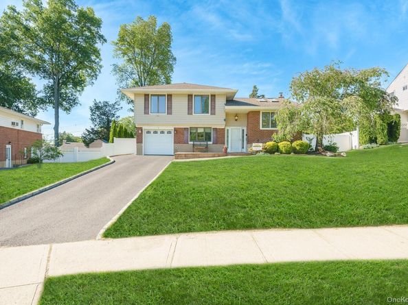 9 Wayne Place, Commack NY 11725