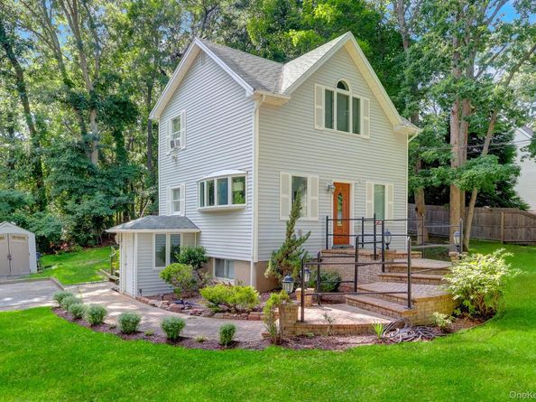 14 Neponsit Road, Sound Beach NY 11789