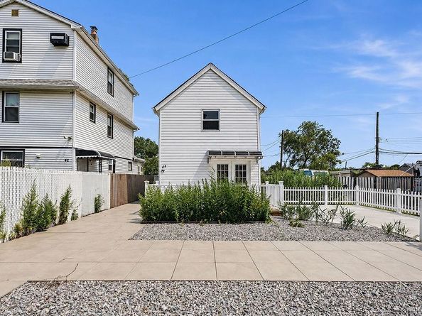 44 Broadway, Hamilton Beach NY 11414