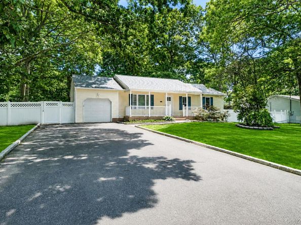 25 Heston Road, Shirley NY 11967