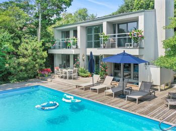 77 Bay Walk