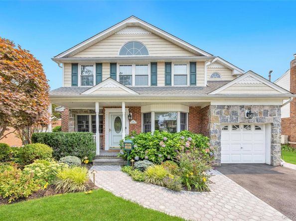 16 Ashland Avenue, New Hyde Park NY 11040