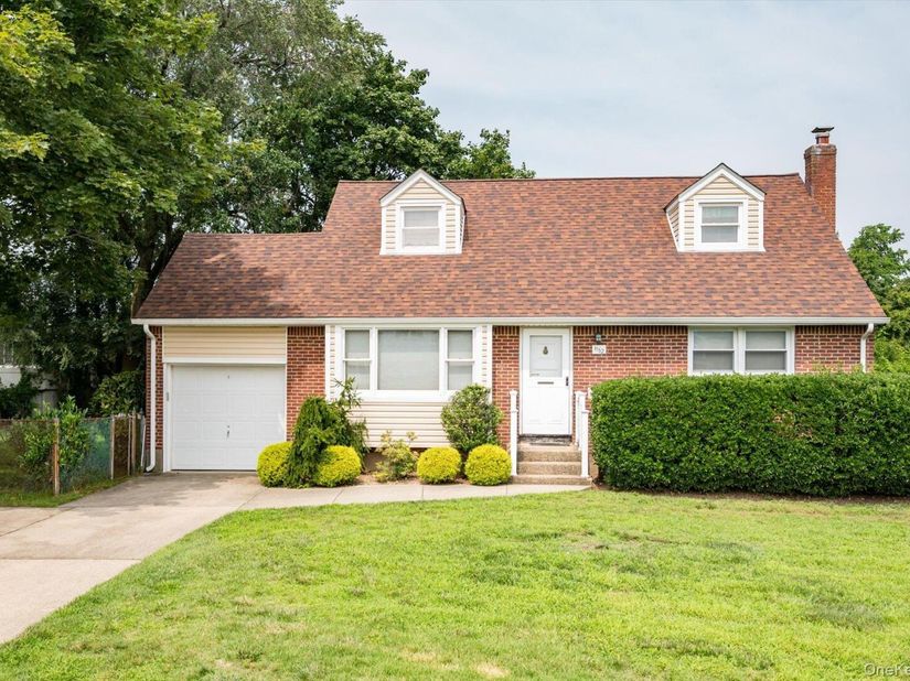 1162 Whitehall Lane, Wantagh NY 11793