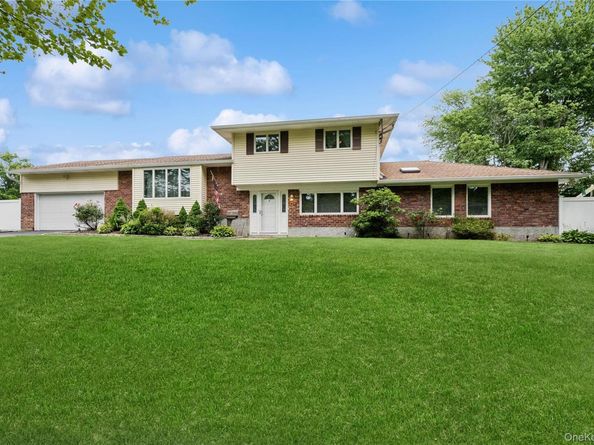 10 Wisteria Way, Commack NY 11725