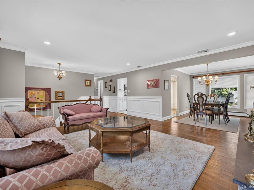 7 Chatham Road, Commack NY 11725