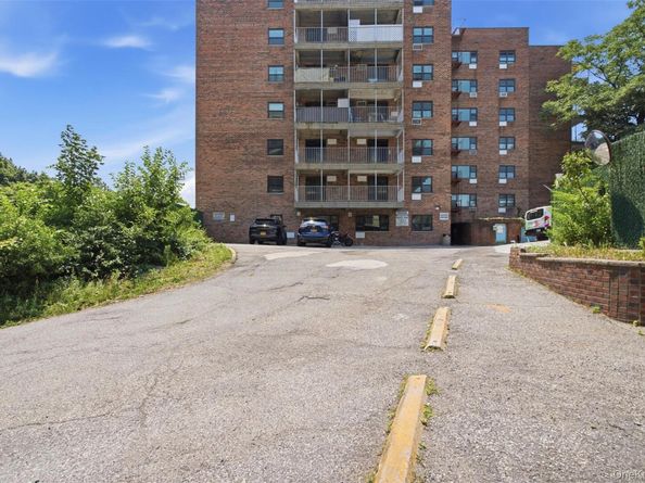 671 Bronx River Road 2N, Yonkers NY 10704