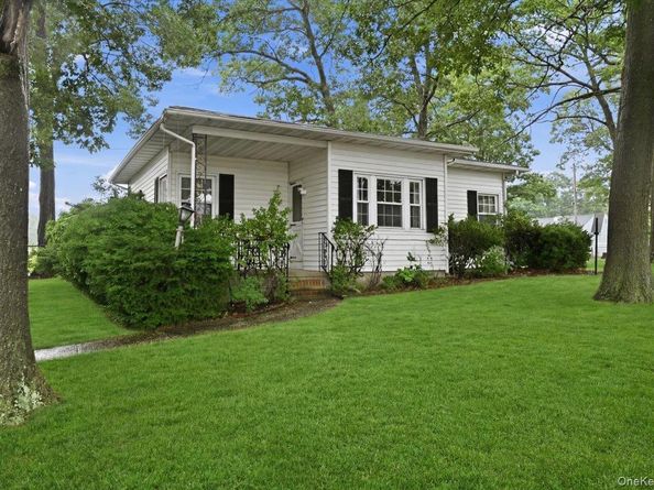 89 W 4th Street, Ronkonkoma NY 11779