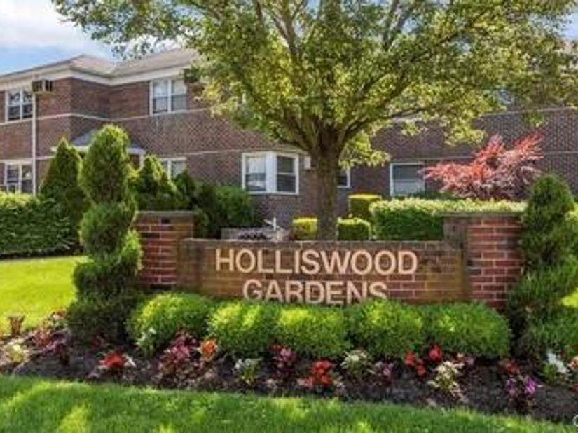 196-08 Pompeii Avenue 1B, Hollis NY 11423