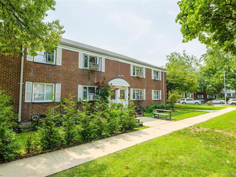 225-35 88 Avenue 429, Queens Village NY 11427