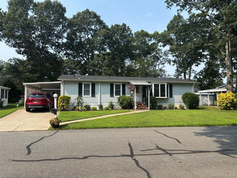 1661 Old Country Road 454, Riverhead NY 11901
