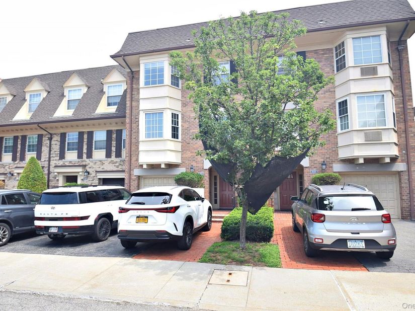 13-19 Michael Court 160 U, Bayside NY 11360