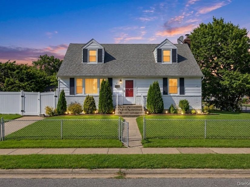 27 Colony Street, Hicksville NY 11801