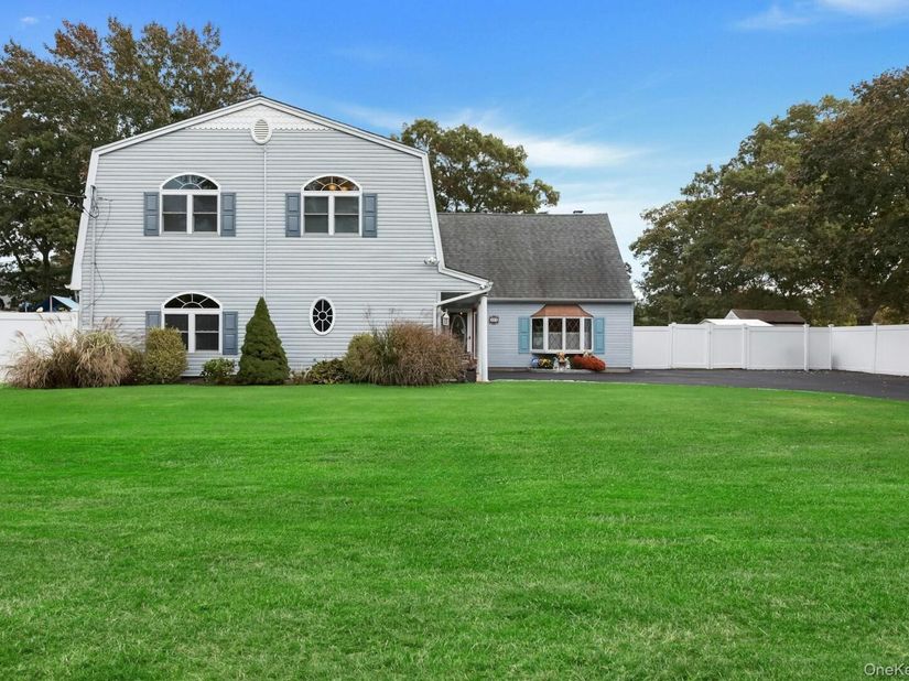963 Sycamore Avenue, Bohemia NY 11716