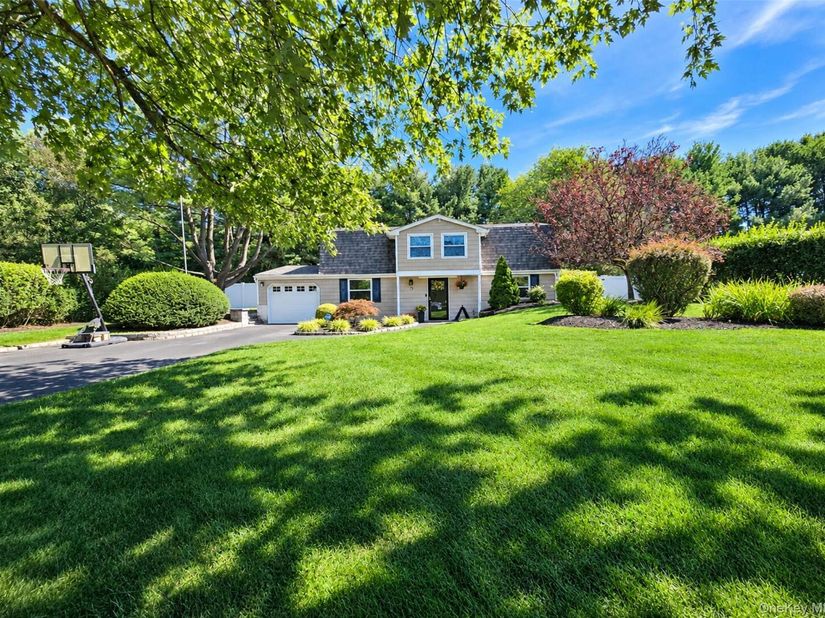 29 Ivy League Lane, Stony Brook NY 11790