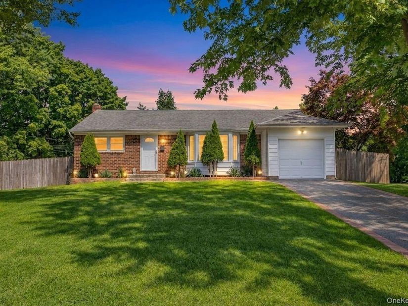 1 Azealia Court, Commack NY 11725