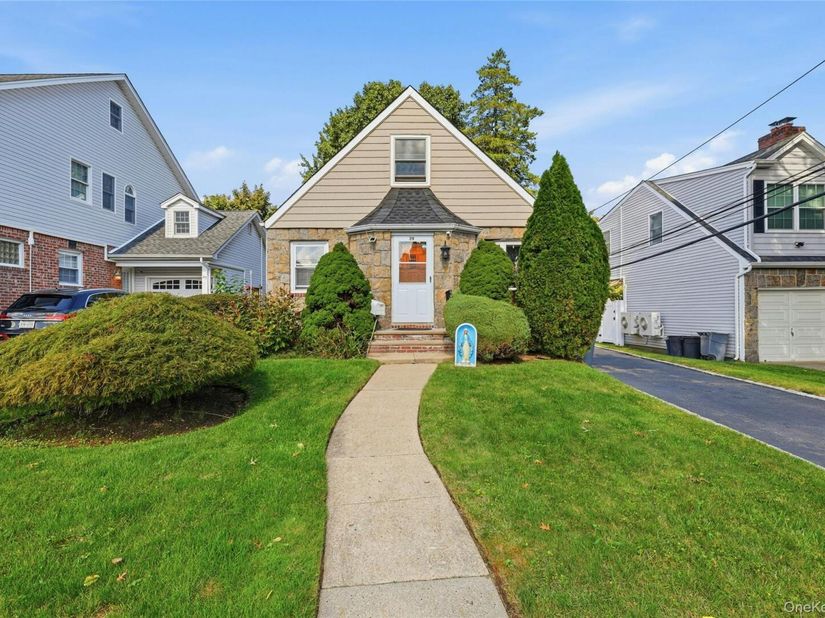 39 Primrose Drive, New Hyde Park NY 11040