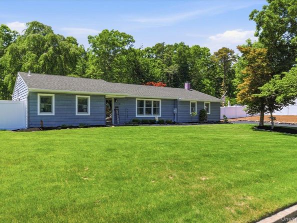 32 Henearly Drive, Miller Place NY 11764