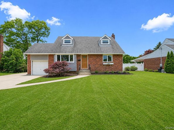 192 W 18th Street, Deer Park NY 11729