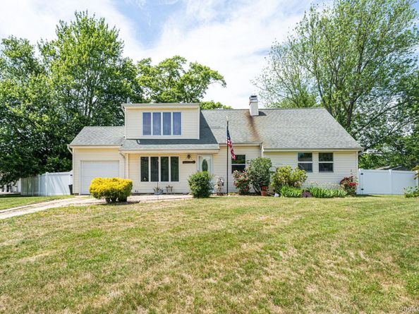 3 Jamar Drive, Port Jefferson NY 11776