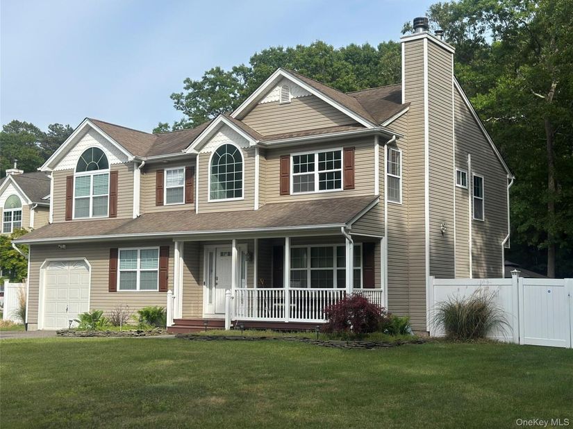 18 Mill Lane, Medford NY 11763