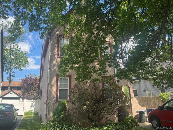 5 York Place, Merrick NY 11566