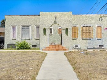 1017 W 46th