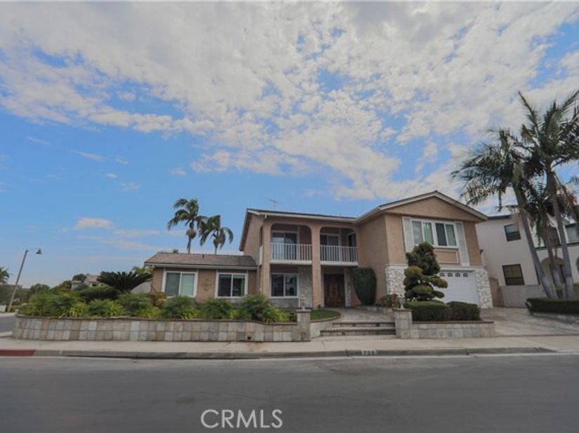 720 Pepper Tree, Long Beach CA 90815