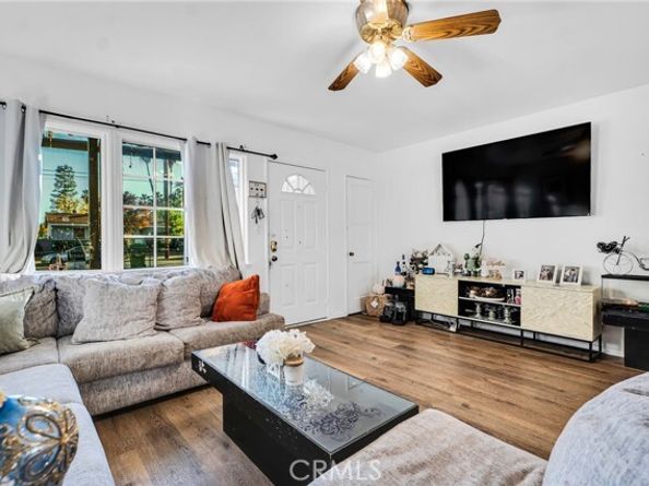 22137 Gault Street, Canoga Park (los Angeles) CA 91303