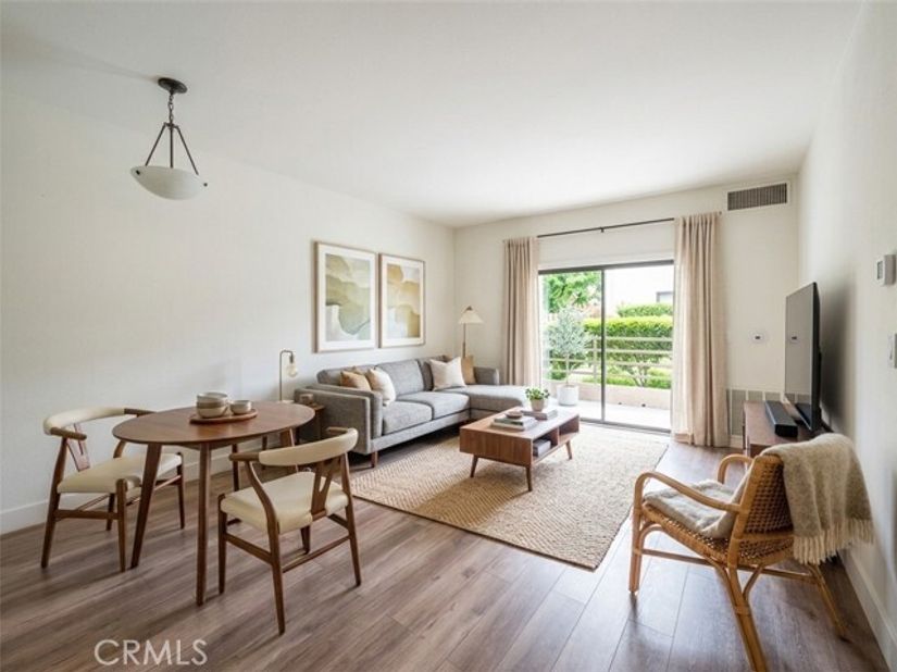 6815 Remmet 109, Canoga Park (los Angeles) CA 91303
