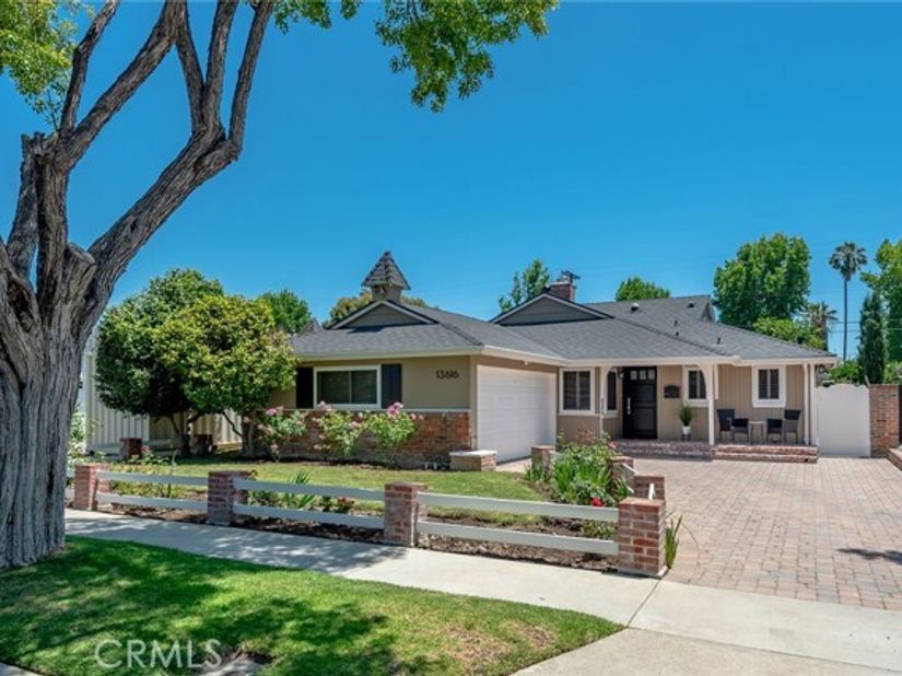 13616 Delano, Los Angeles CA 91401