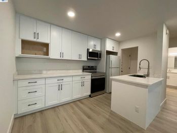 965 Shorepoint Ct #200