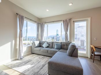 263 Llano De Los Robles Ave