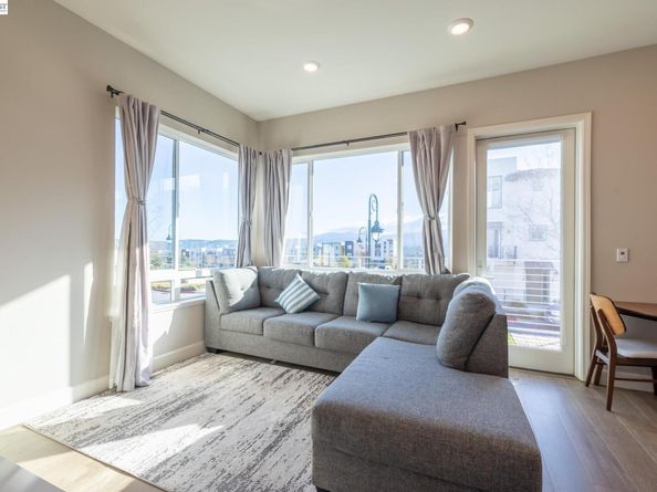 263 Llano De Los Robles Ave 1, San Jose CA 95136