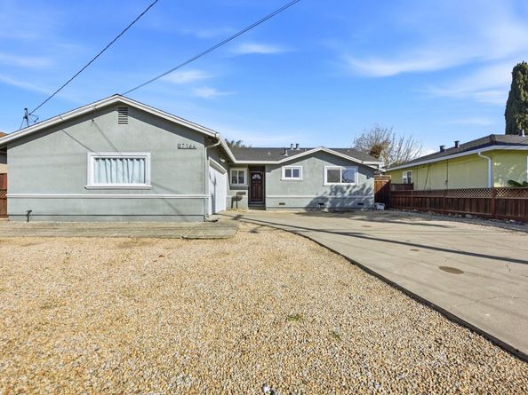 37164 Saint Christopher St, Newark CA 94560