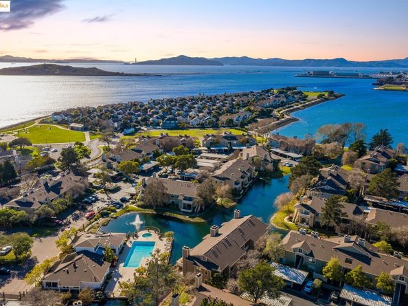 15 Shoreline Ct, Richmond CA 94804