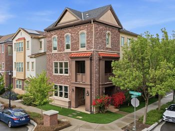 1600 Lexington Ln