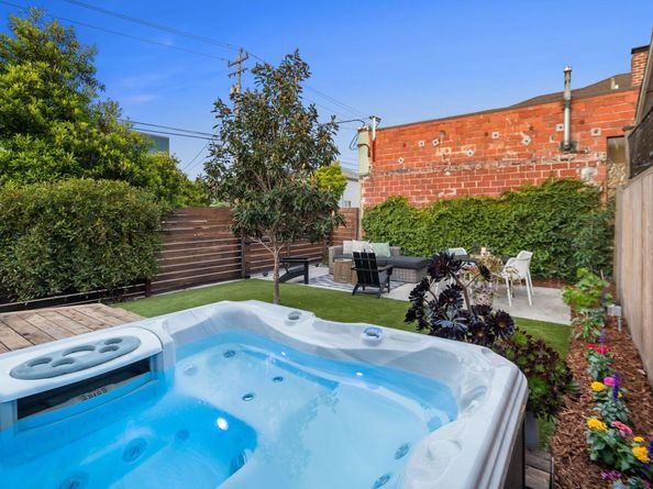 825 41St St, Oakland CA 94608