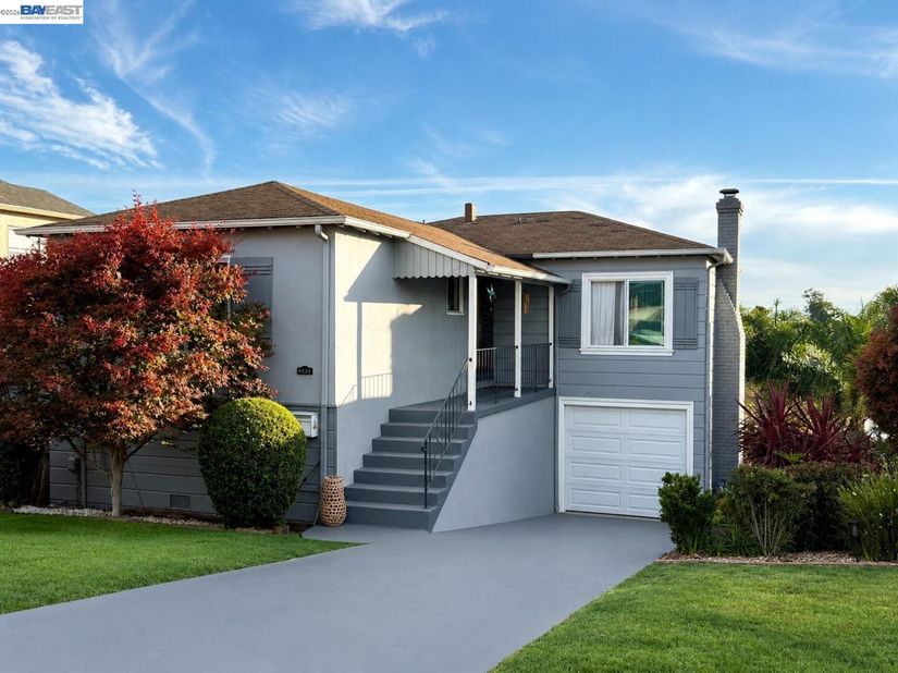 8233 Golf Links Rd, Oakland CA 94605