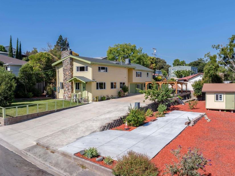 748 3rd Ave., Pinole CA 94564