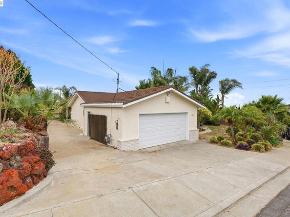 92 Welle Rd, Crockett CA 94525