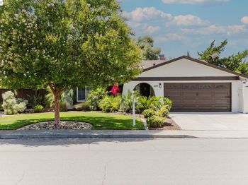 220 Yosemite Dr.