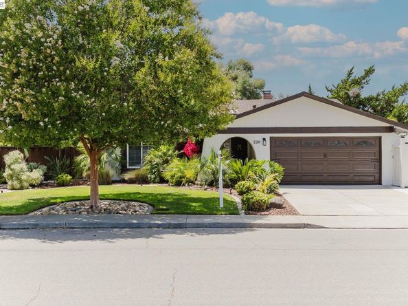 220 Yosemite Dr., Livermore CA 94551