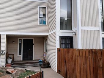 1050 S Monaco Parkway