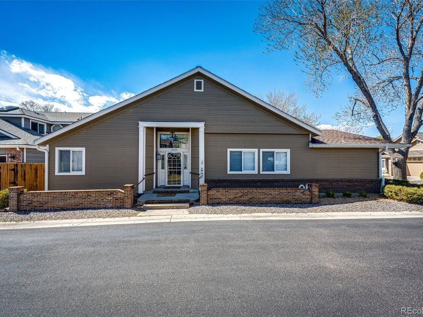 2550 S Iris Street, Lakewood CO 80227