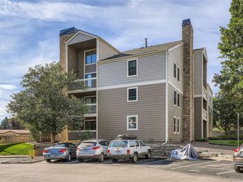 4896 S Dudley Street