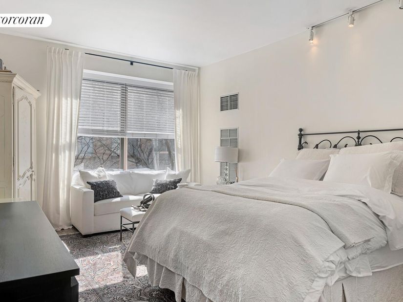 200 East 69th Street 4R, New York NY 10021