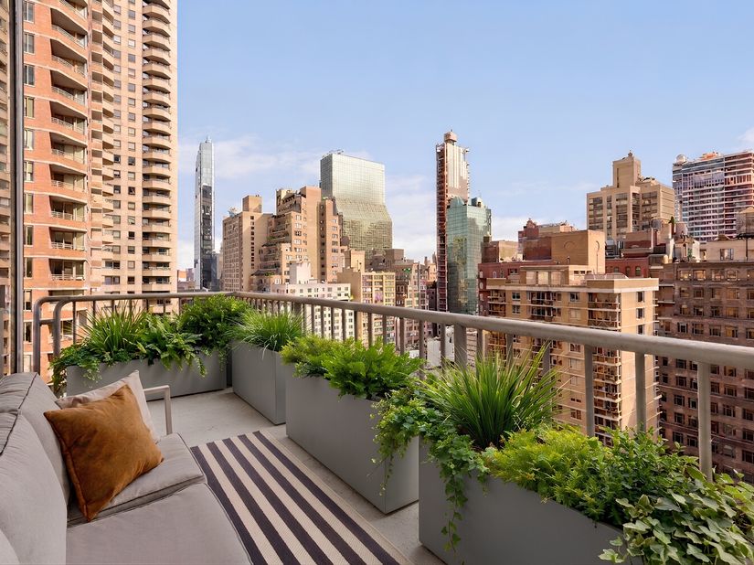 216 East 47th Street 22B, New York NY 10017