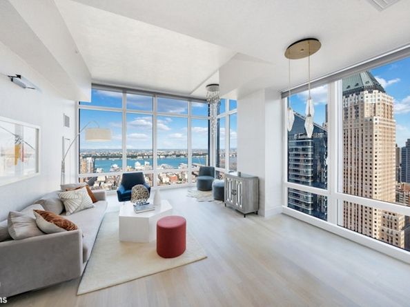 247 West 46th Street 4201, New York NY 10036